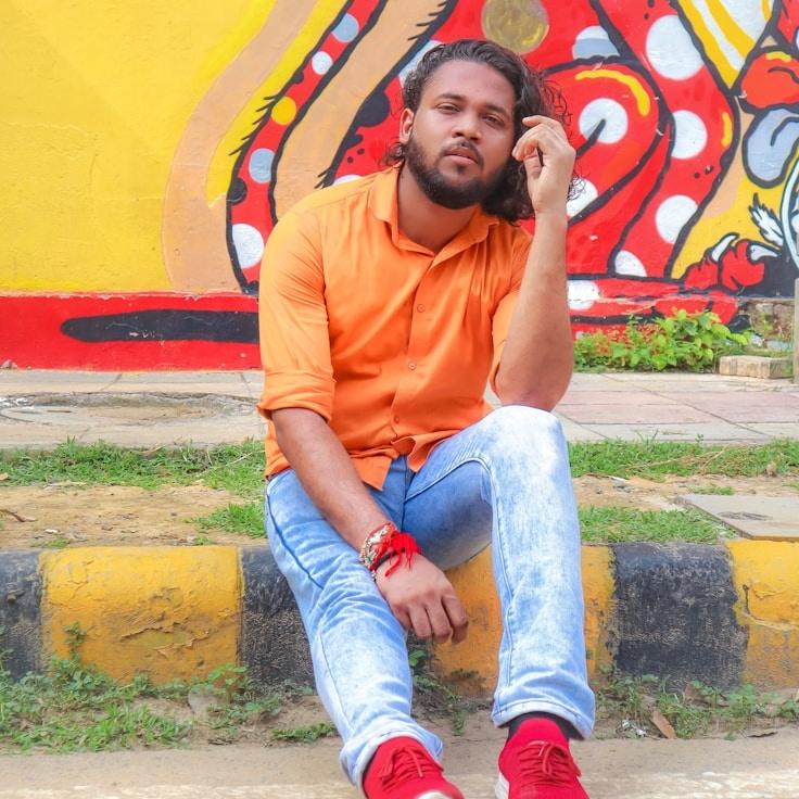 Rafael Kim, Client Relations Director, discussing corporate gifting strategy with business clients